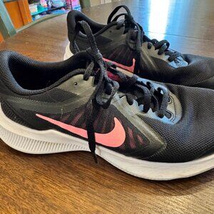Nike Womans Downshifter Black/Pink Size 9 Athletic Shoes